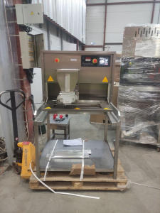 Машина тестоотсадочная Mono Equipment Epsilon Tabletop 400 в комплекте с рамками для мягких насадок на 4 и 6 отверстий и щелевидной матрицей