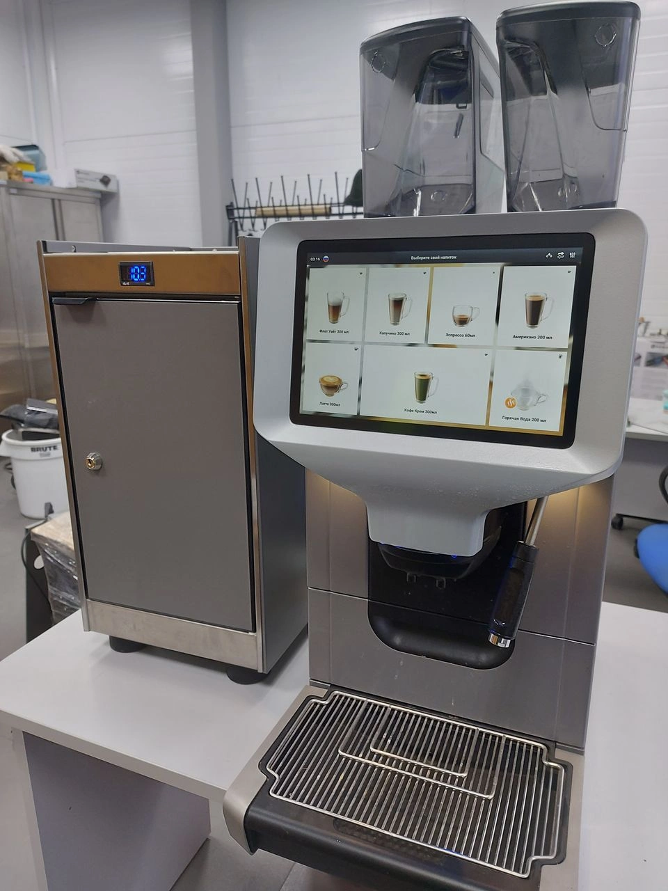 Кофемашина самообслуживания EGRO Next TOP Milk XP Б/У (в комплекте: 2 кофемолки, байпас) MAED03-03646 с холодильником для кофемашины NEXT MAEA15-03254 купить в Москве | Балтик Мастер