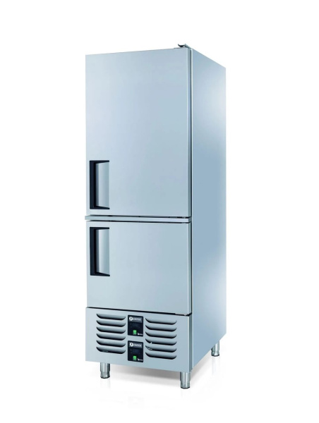 Шкаф комбинированый YUKON VTK 700, объем 610 л, 2 сплошные двери