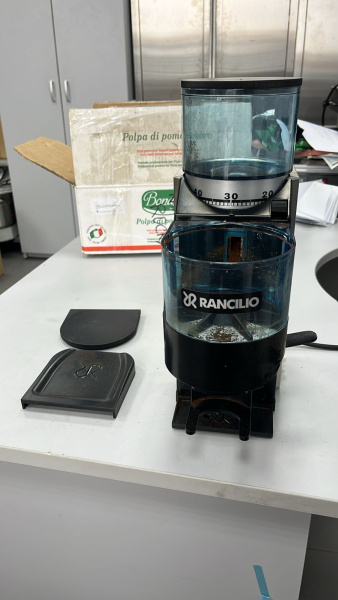 Кофемолка Rocky полуавтоматическая с бункером Rancilio MFR010-00009, Б/У