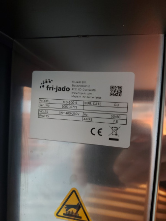 Витрина тепловая Fri-Jado MD 100-4 Б/У (распашные двери, 4 деревянные решётки) (комплект)