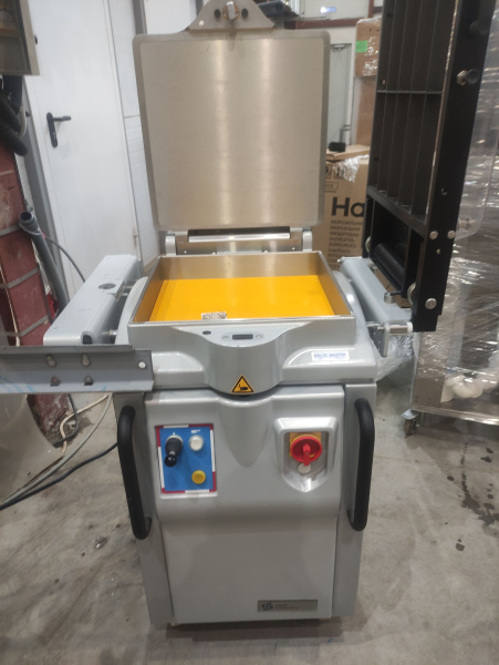 Тестоделитель гидравлический с боковой формовочной решеткой Daub Robotrad-S20 RDS-AS-TS-20_в комплекте с инвентарём для деления и прессования, Б/У