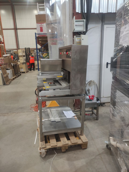 Машина тестоотсадочная Mono Equipment Epsilon Tabletop 400 в комплекте с рамками для мягких насадок на 4 и 6 отверстий и щелевидной матрицей
