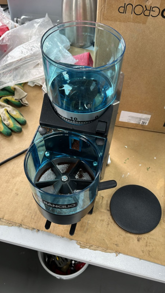 Кофемолка полуавтоматическая с бункером и дозатором Rancilio Rocky MFR010-00009, Б/У